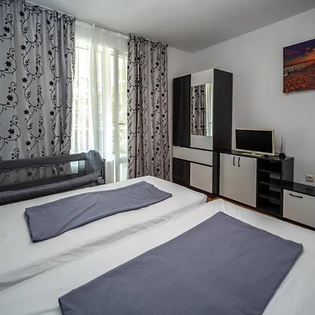 E 12 Yassen Hv Апартаменты