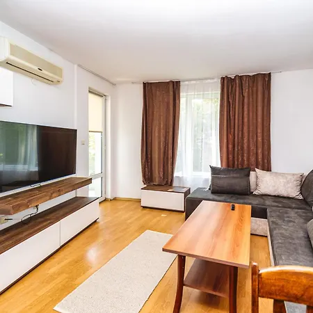 Апартаменты E 12 Yassen Hv *