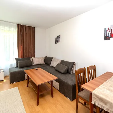 E 12 Yassen Hv Σάνι Μπιτς